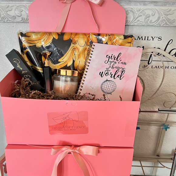 Mother’s Day Gift Box Signature Collection~Passion of Essence - Picture 3 of 3